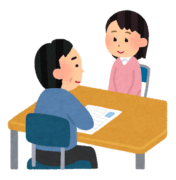 倍との面接を受ける女性